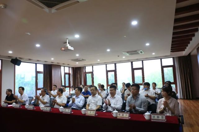 白鹿仓投资控股集团与碧桂园生活服务集团签署战略合作协议