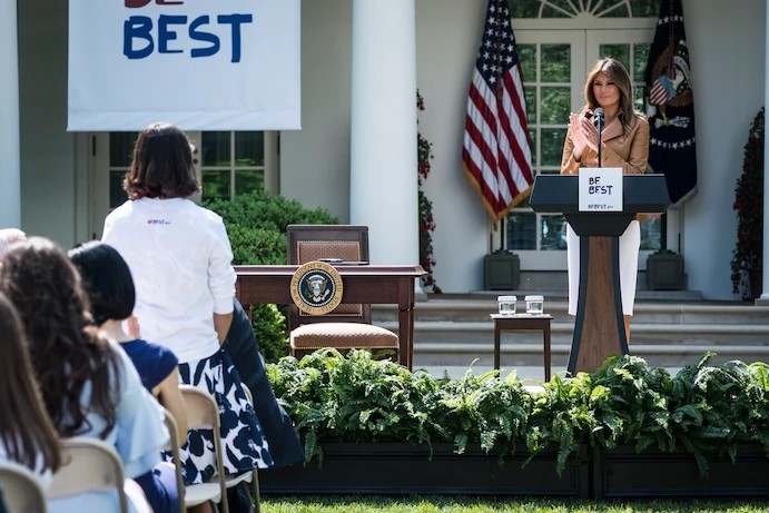 梅拉尼娅·特朗普|梅拉尼娅要修白宫玫瑰园，网友炸锅：“别浪费我们的钱”