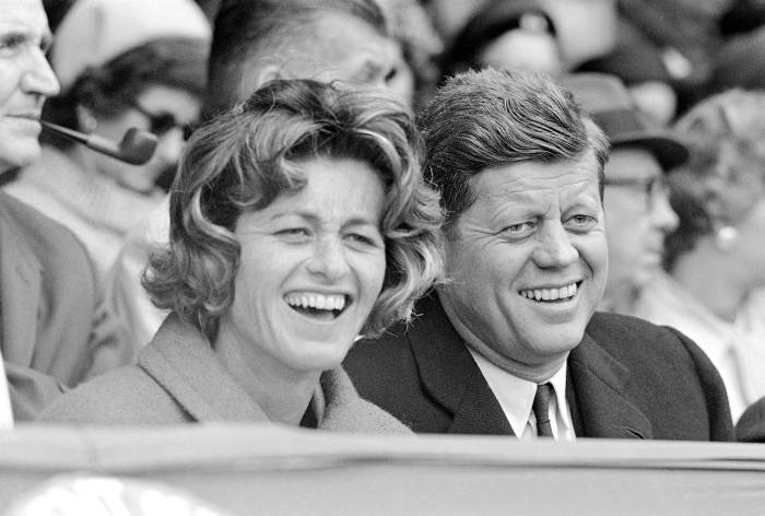 梅拉尼娅·特朗普|梅拉尼娅要修白宫玫瑰园，网友炸锅：“别浪费我们的钱”