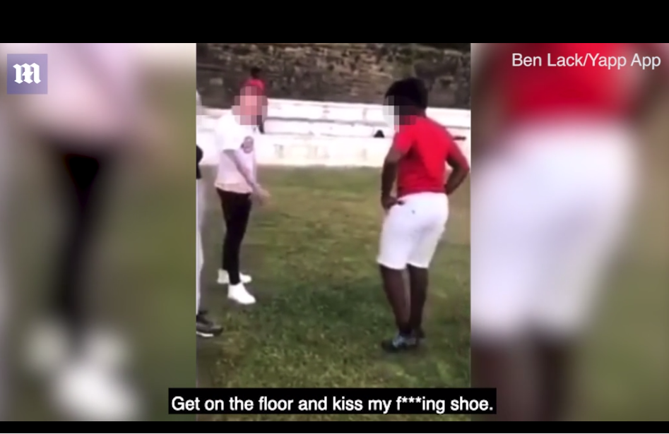 英国_社会|英国白人少年让黑人少年下跪舔他的名牌球鞋，交了50英镑罚款