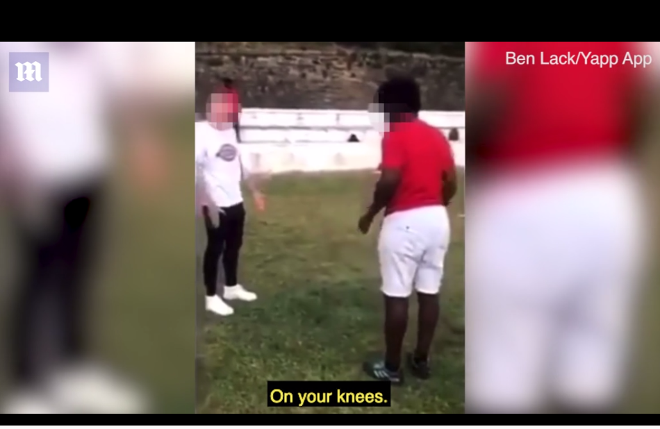 英国_社会|英国白人少年让黑人少年下跪舔他的名牌球鞋，交了50英镑罚款