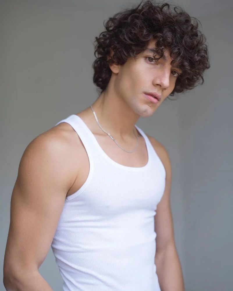 jorge lopez本身就是一名模特,当然以前不怎么出名,如今红了所以时尚