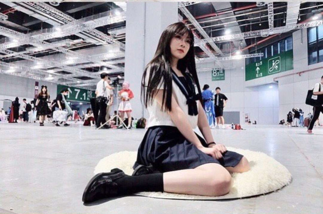 漫展jk小姐姐事件持续发酵公安部门介入保安女四处躲藏朋友遭殃