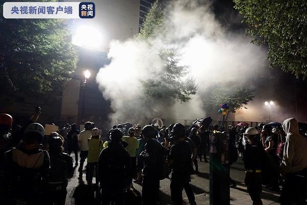 波特兰|波特兰：抗议者遭执法人员清场 抗议区域已被封锁