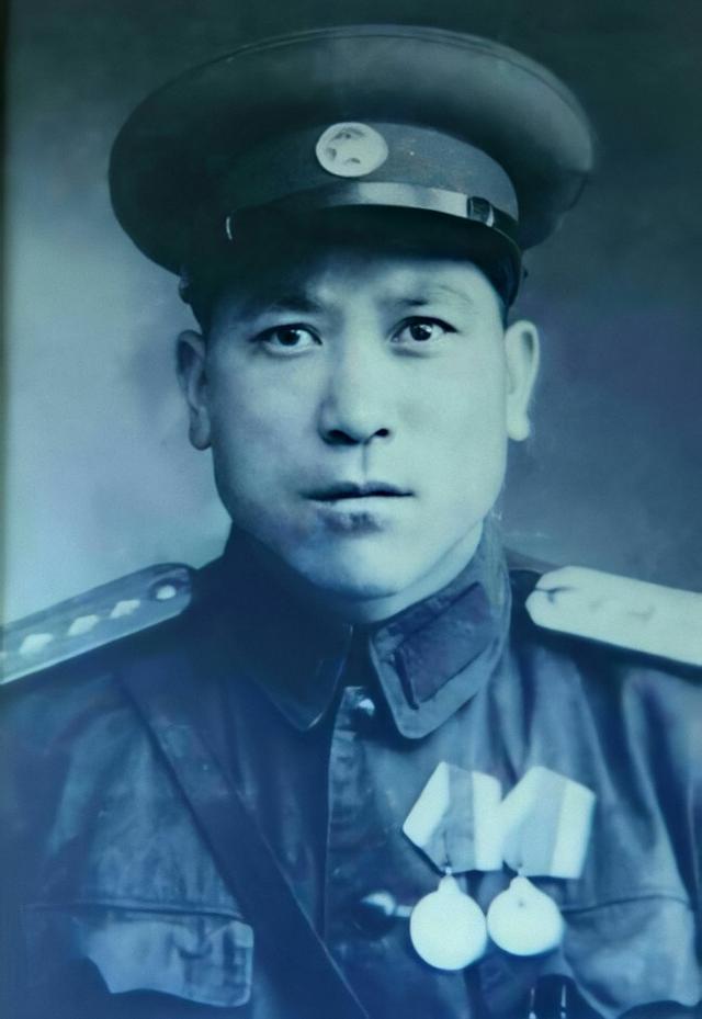 一个无名英雄,年少时参军,曾勇救司令员,也狠心抛弃过战友