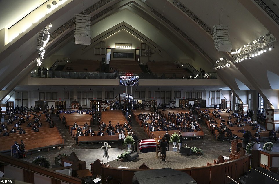 唐纳德·特朗普|美国三位前总统齐聚约翰·刘易斯葬礼，奥巴马暗讽特朗普，有人阻止投票