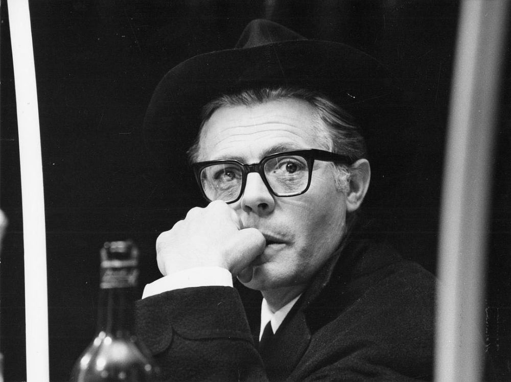 遇见费里尼,他才知道,演员是不需要脸的,他把脸给了导演和女演员去