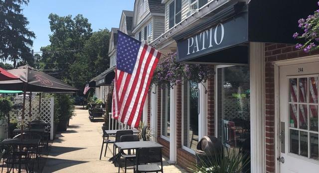 特朗普|美国餐厅悬挂特朗普旗帜惹怒顾客遭抵制，特朗普亲自发推力挺