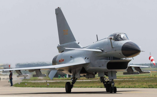 美国人阻止不了了,歼10将迎来首个出口大单,进军伊朗已铺好道路