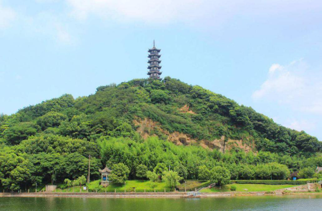 (象山塔山遗址公园)塔山文化纵横3000余年,早期属于新石器时代,晚期