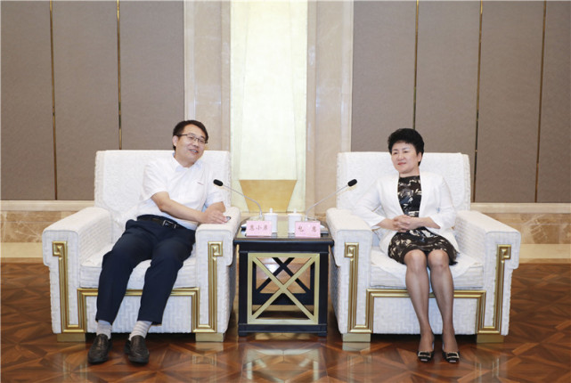 包惠会见新华社四川分社社长惠小勇