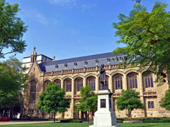 阿德莱德大学(the university of adelaide)简称阿大,坐落在澳大利亚