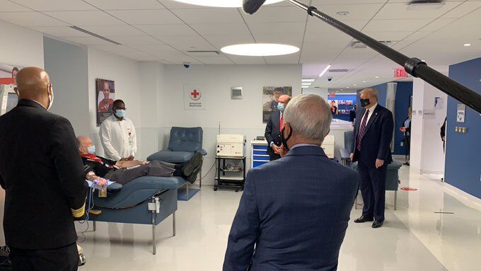 特朗普|握手言和？时隔多月，特朗普与福奇首次一同公开露面