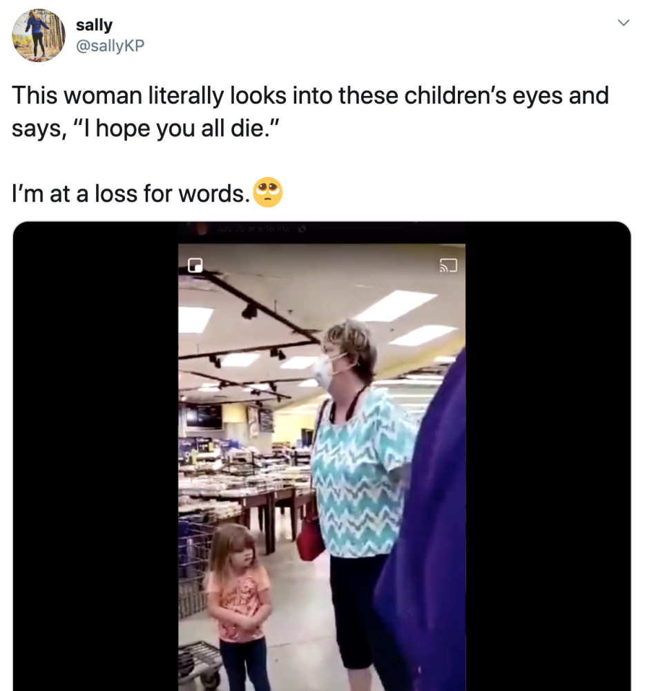 德西蕾|美国仨小朋友没戴口罩逛超市，被陌生女子咒骂“希望你们都去死”，网友热议