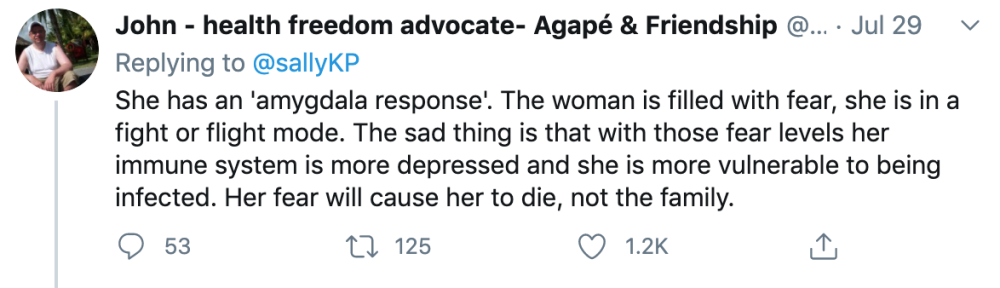 德西蕾|美国仨小朋友没戴口罩逛超市，被陌生女子咒骂“希望你们都去死”，网友热议