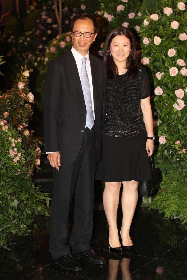 原本是幸福的一家人,但是却差点被伏明霞的经纪人叶静子打破了.