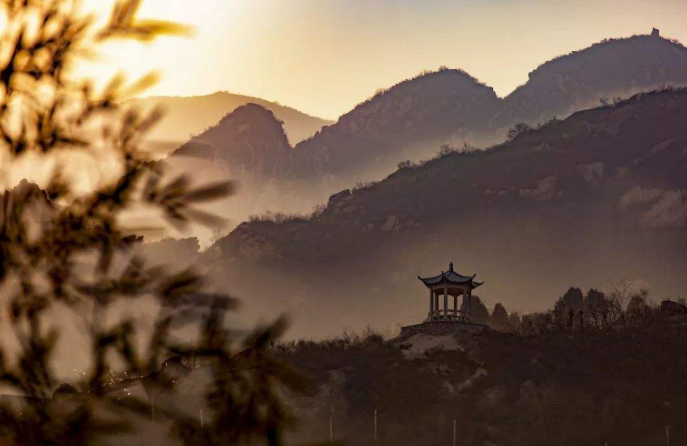 辛弃疾|“我见青山多妩媚”为何要用“妩媚”写山？读懂才知辛弃疾有多牛