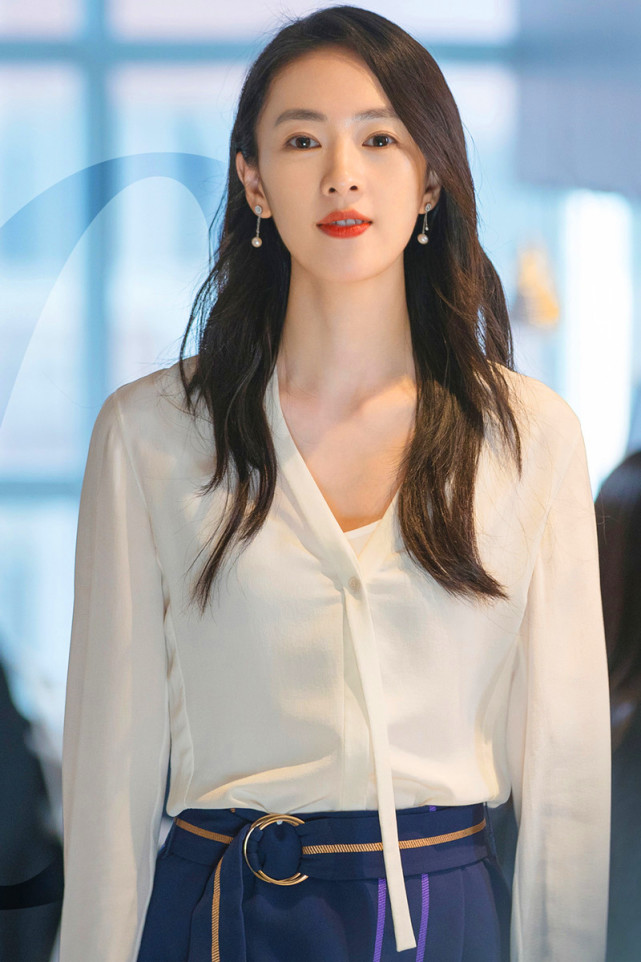 看看《三十而已》童瑶的搭配,气质又高级