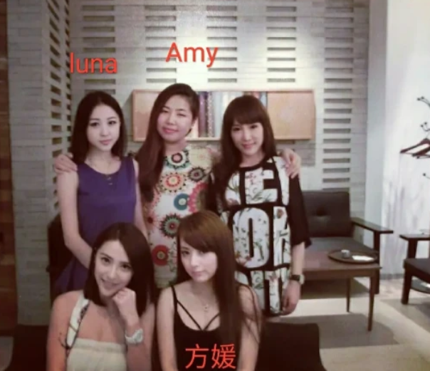 方媛|被郭富城甜蜜告白后，方媛晒照清纯甜美，手戴戒指依旧甜蜜