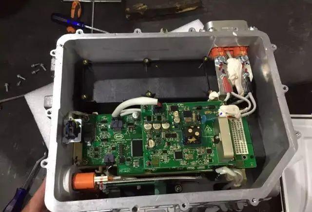 为何特斯拉能腾出前备箱,而很多国产电动车不行?