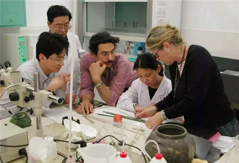 河南|河南老汉钓到一只“乌龟”，其背插4支箭，专家：这一竿值18亿