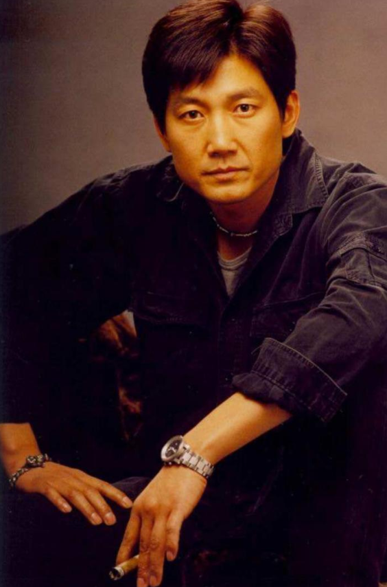 李崇霄的太太是一个德国美女,两人认识的时候就是李崇霄刚做演员那阵