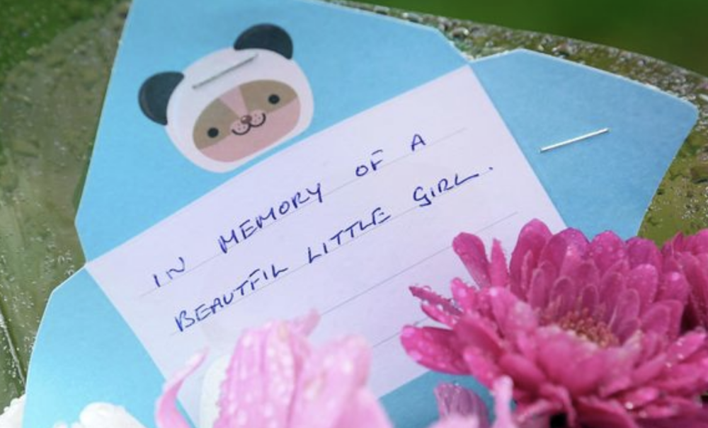 英国_社会|英国5岁女孩被父母谋杀，尸体被发现时牙齿变黑多处骨折