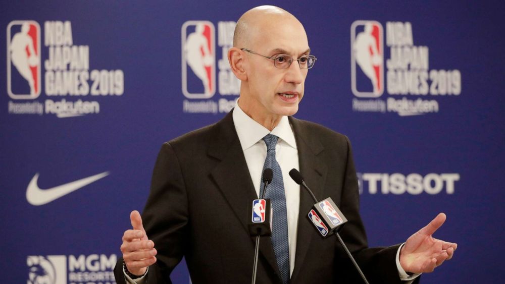 nba|为抗议美国种族歧视，NBA全员身穿“BLM”球衣在奏国歌时下跪