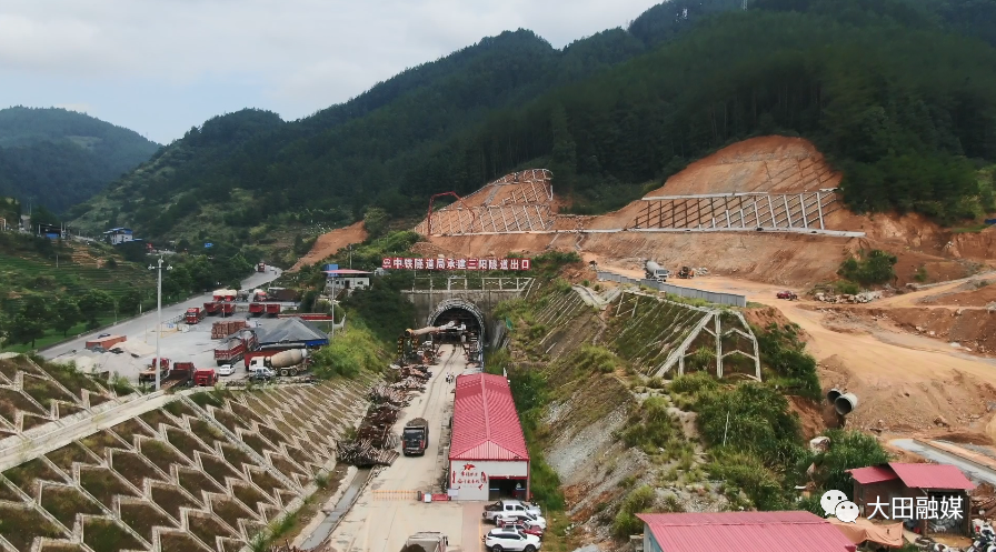 兴泉铁路三阳隧道图片