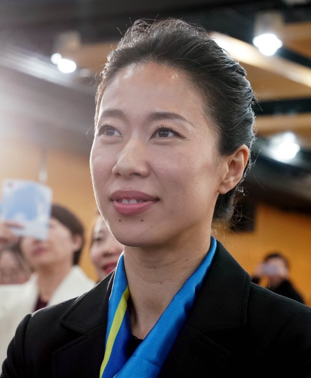 申雪:国际顶级体育盛会将带动一个地区全方位的发展,因为要成功举办