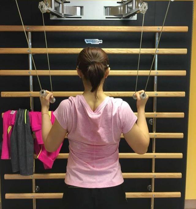 陈梦训练照,满头大汗,背部肌肉亮眼,成功不易