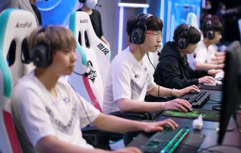 LPL：阿乐要去FPX和RNG试训？季后赛一结束，该上单将前往试训