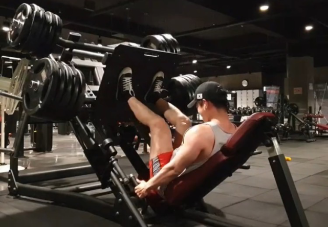 黄宗泽一条微博让健身者疑问,为什么健身不练腿,迟早会后悔?