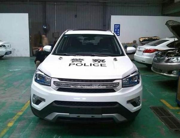 长安旗下的警车其实没有啥特别之处,就是cs55和cs75更换涂装,但是它们
