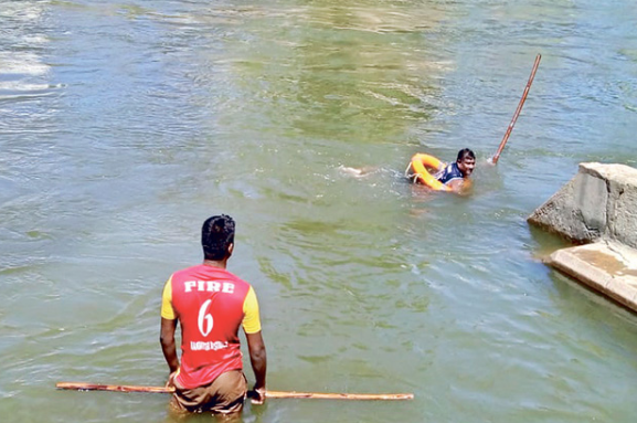 泰米尔纳德邦|跟丈夫吵架后，印度母亲把一双儿女推入河中，致1死1失踪