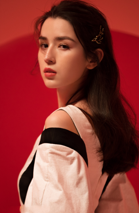 哈妮克孜精美写真组图,可盐可甜,彰显多种魅力|哈妮克孜