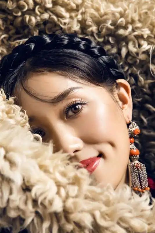 阿斯满用歌曲阿爸阿妈倾诉世间最真的爱