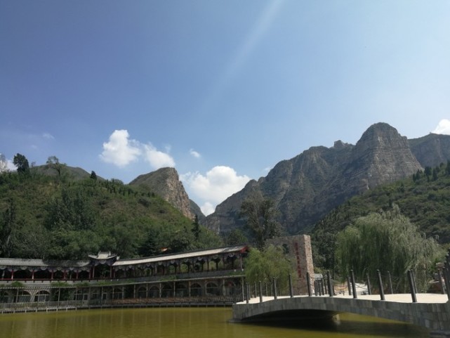 王官峪风景区位于山西省永济市王官峪的中条山麓,这里曾是唐末大诗人