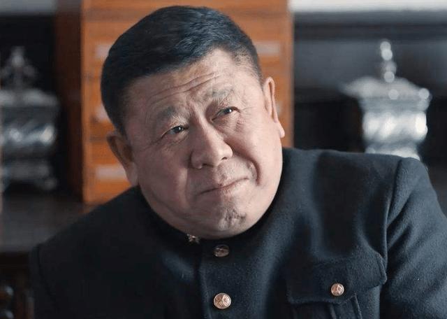 因长相丑被导演一眼相中出道31年不温不火老婆却来头不小