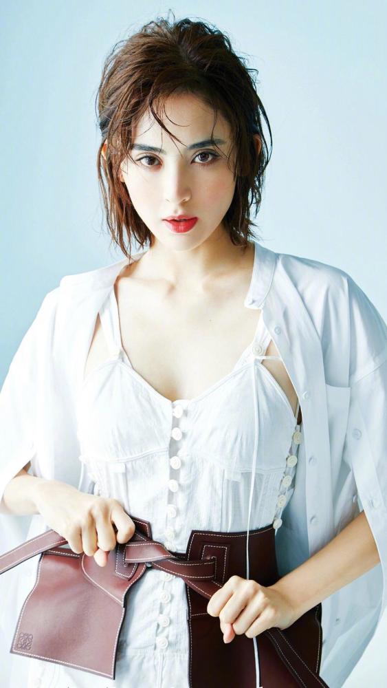 古力娜扎,1992年出生于新疆乌鲁木齐,中国内地女演员,模特