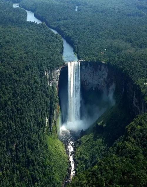 瀑布|从30米高的瀑布上坠下，英国女童却奇迹生还！还称看到水底的鱼