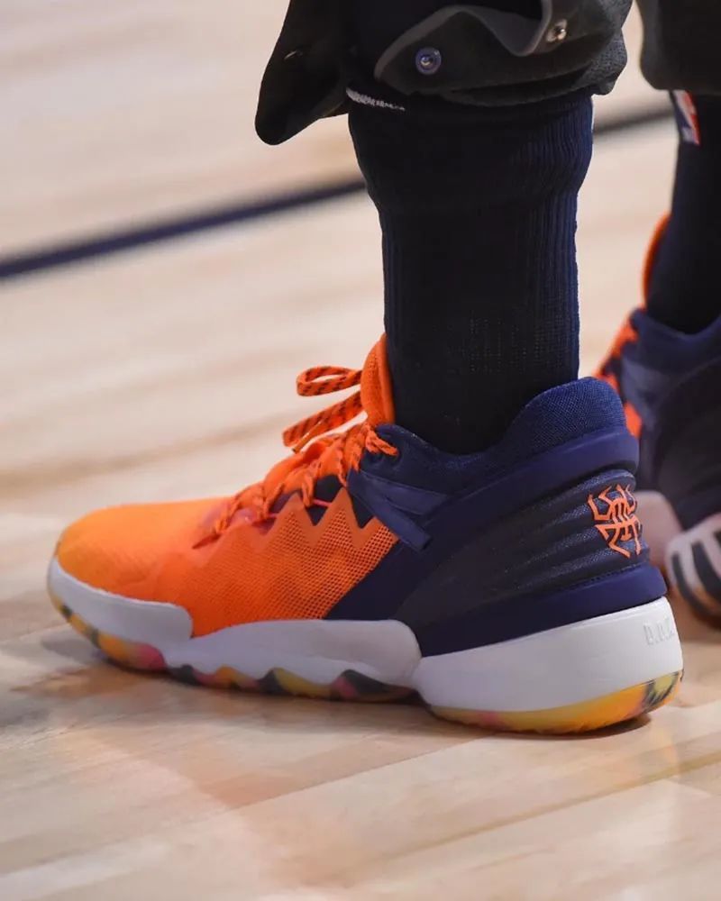 詹姆斯上脚 sacai 联名!nba 复赛球星上脚看花眼!