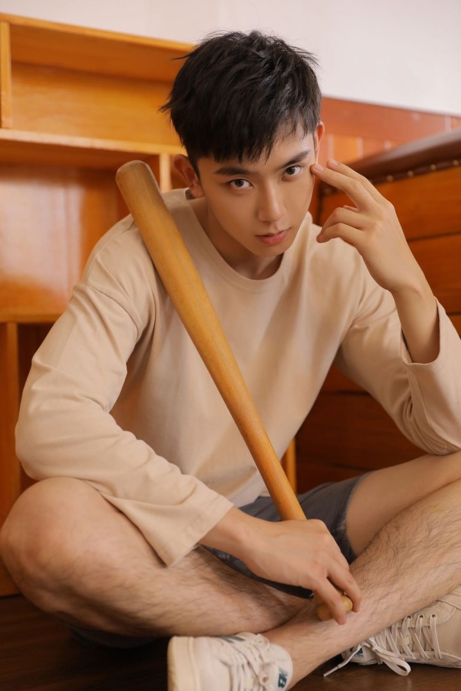 任运杰全新写真曝光校园运动风尽展青春活力