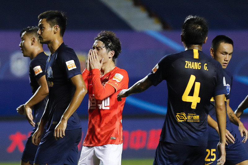 看完广州德比大战终于知道张修维在场上的传球为何除了横传就是回传