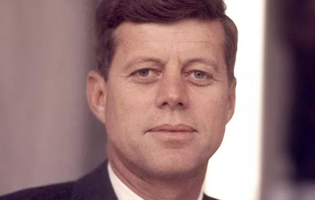 杰奎琳肯尼迪|肯尼迪遇刺后，第一个冲上去挡子弹的保镖，后来却过上这种日子