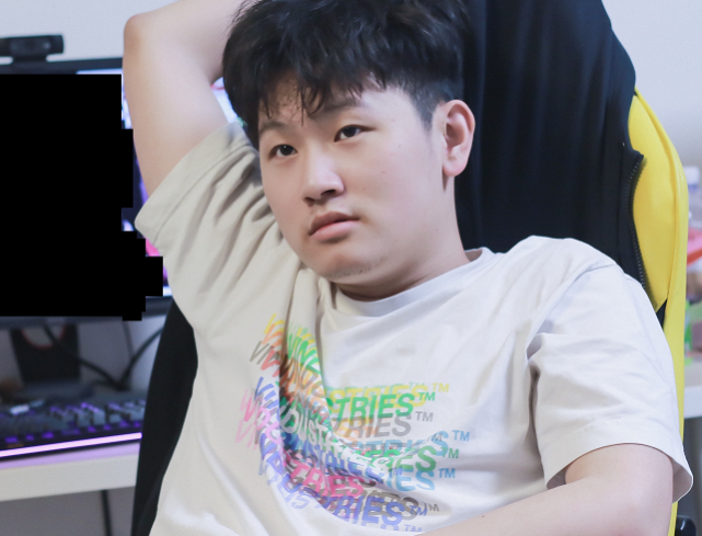 LPL：Y4没能上场？V5翻盘WE，赛后采访Samd很感激Y4