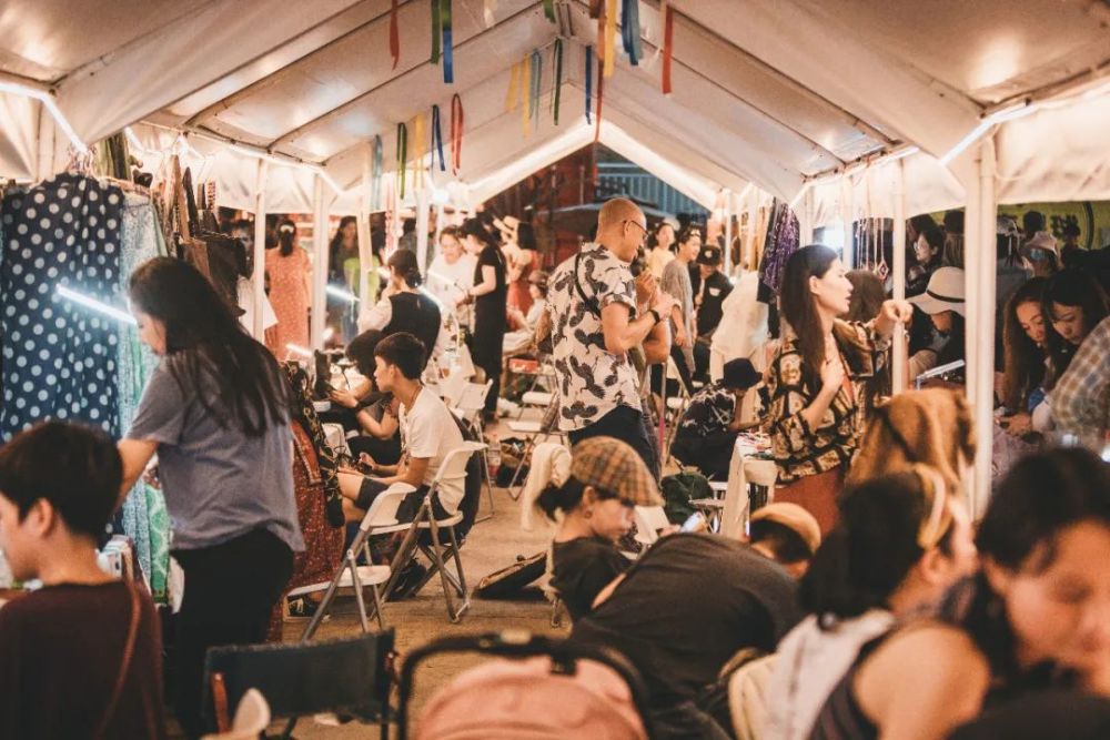 盛夏|盛夏里的一个寻常周末，还是去摆摊吧