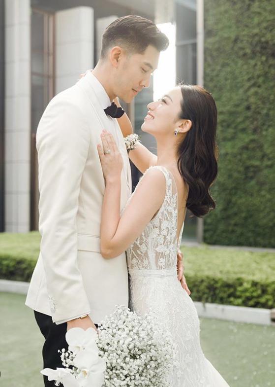 也因为高以翔的原因,和造型师妻子罗雯(tiffany)在结婚时还为已经过世