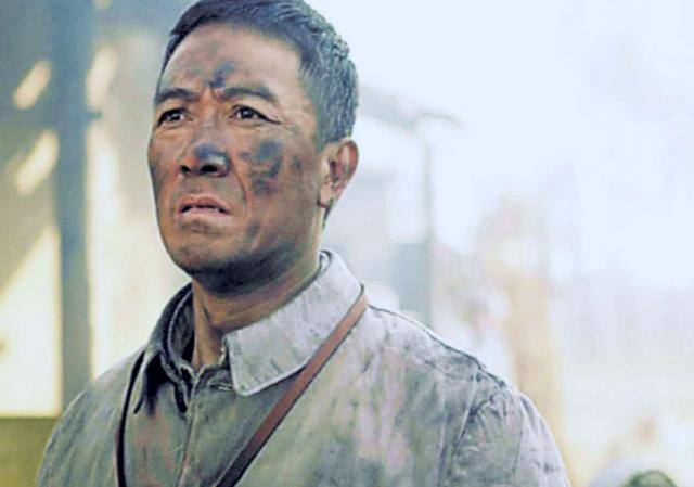 说到《亮剑》这部剧,相信大家第一个想到的就是李幼斌版的吧,剧中他的