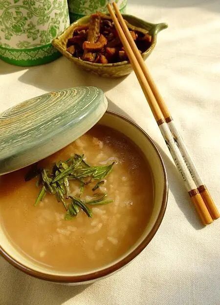 白茶养生粥吃起来